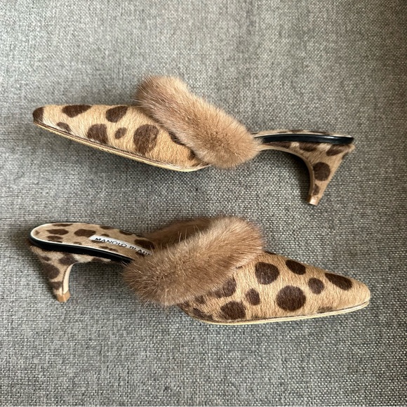 Vintage Manolo Blahnik pony hair fur trim heels - Picture 4 of 7